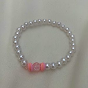 This is called the pearly white bracelet sizes S M L